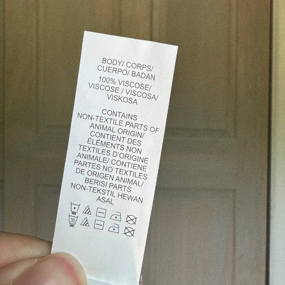 Cream colored Flowy tank top - Picture 8 of 8